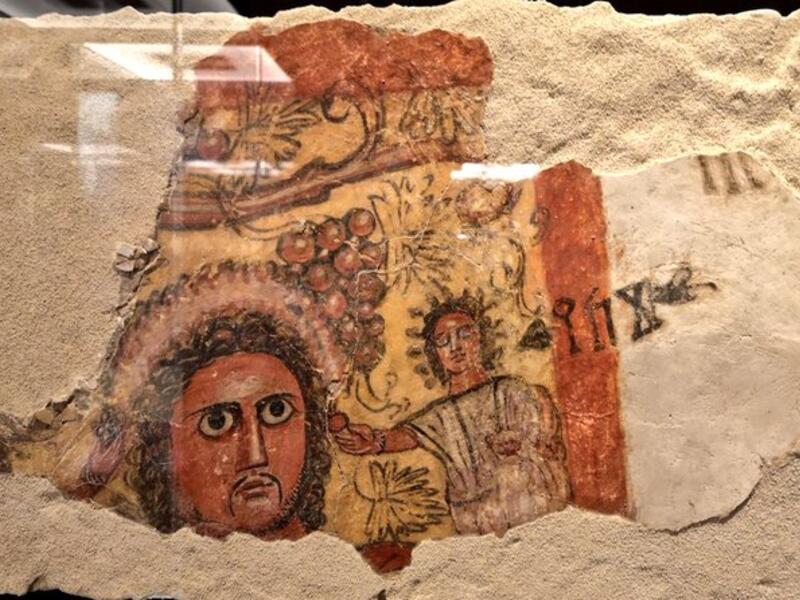 These fascinating wall paintings (3rd c. BCE -3rd c. CE) from Qaryat al-Fau in modern Saudi Arabia are currently on view in the exhibition "Roads of Arabia"  (Twitter)