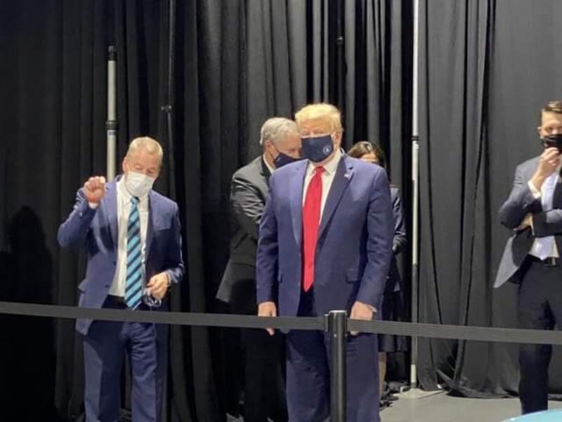 Trump wears mask with presidential seal during part of Ford plant tour (nbcnews)