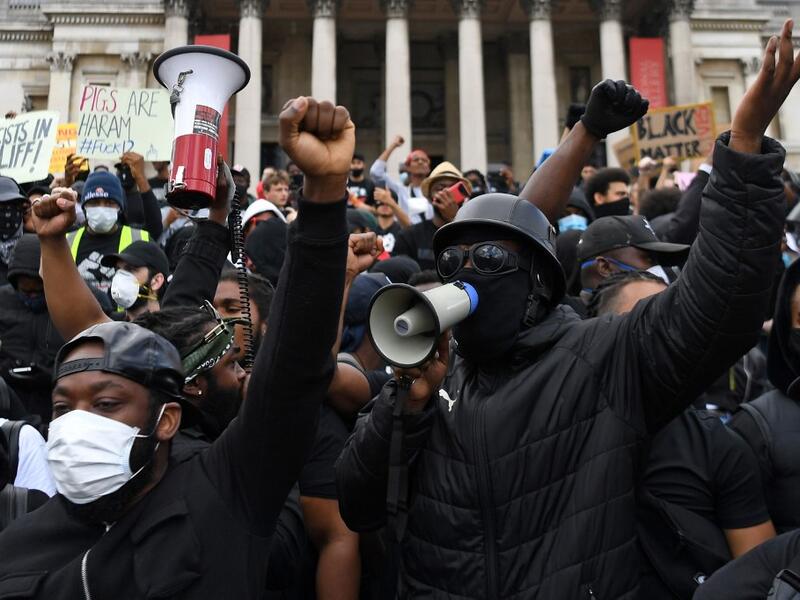Protesters gather in support of the Black Lives Matter movement for a protest action in Trafalgar Sqaure in central London on June 13, 2020, in the aftermath of the death of unarmed black man George Floyd in police custody in the US. Police in London have urged people planning to attend anti-racism and counter protests on Saturday not to turn out, citing government regulations banning gatherings during the coronavirus pandemic. DANIEL LEAL-OLIVAS / AFP
