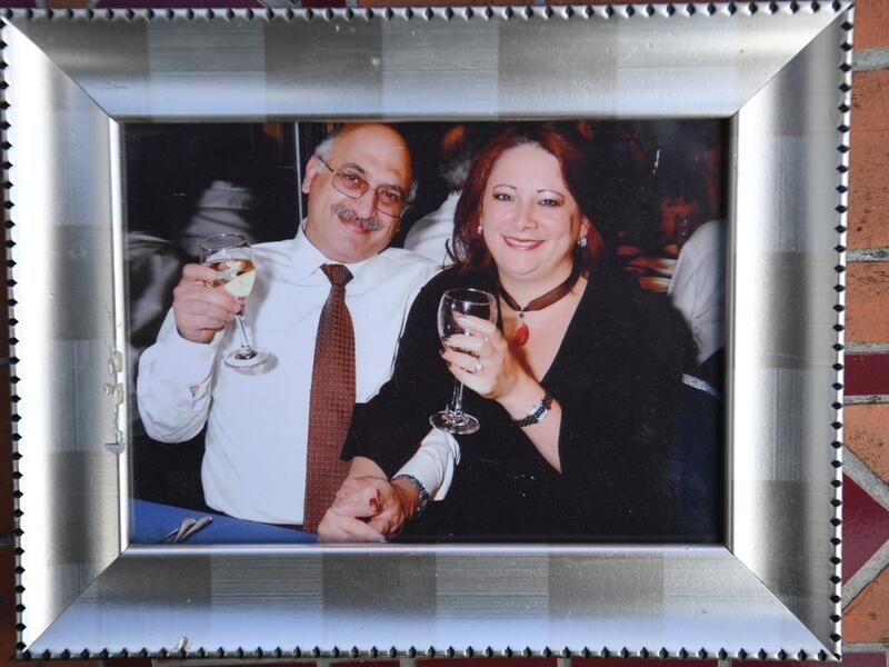 A picture shows a family photograph of Anoosheh Ashoori (L) and wife Sherry Izadi (R), seen during an interview with AFP in London on June 19, 2020. The sound is a little fuzzy but Anoosheh Ashoori's voice does not falter as he delivers his message to British Prime Minister Boris Johnson from inside Iran's Evin jail. DANIEL LEAL-OLIVAS / AFP