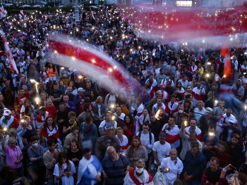 Opposition supporters rally to protest against disputed presidential elections results on Independence Square in Minsk on August 20, 2020. Sergei GAPON / AFP