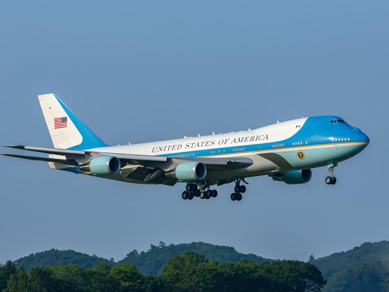 Trump's Presidential Plane Has Just Survived an Ugly Crash: Journalist Reveals Details
