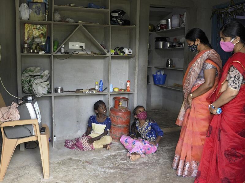 The Telangana State Education Board started on September 1 its alternative 2020-2021 academic year e-education system through the T-SAT Network and Doordharshan TV network due to the Covid-19 coronavirus pandemic. NOAH SEELAM / AFP