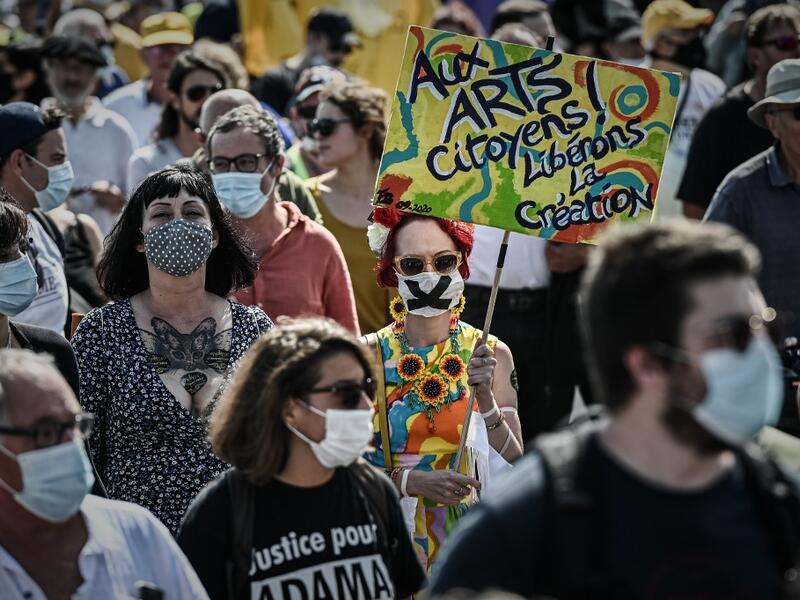 A protester wearing a face mask holds a sign reading "To arts citizen, free the creation" as they take part in a demonstration called by the "Yellow Vest" (Gilets Jaunes) movement in Bordeaux, southwestern France on September 12, 2020. Philippe LOPEZ / AFP