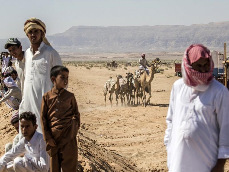 Bedouins watch a camel race in Egypt's South Sinai desert on September 12, 2020, after more than six month of hiatus due to the coronavirus outbreak. KHALED DESOUKI / AFP