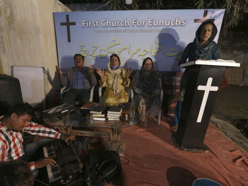 أول كنسية للمتحولين جسميًا في باكستان