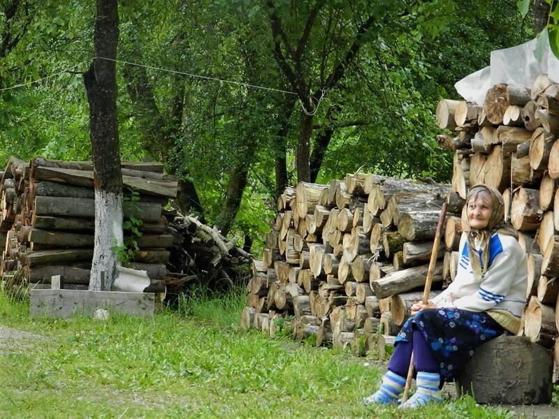 An elderly woman living in a small village near Arad, Romania/Photo by Ewelina Lepionko