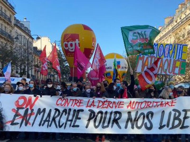 Many people are marching for our freedom in several French cities (despite the lockdown)! Against the authoritarian laws that the government has put in place in recent days. (Twitter)