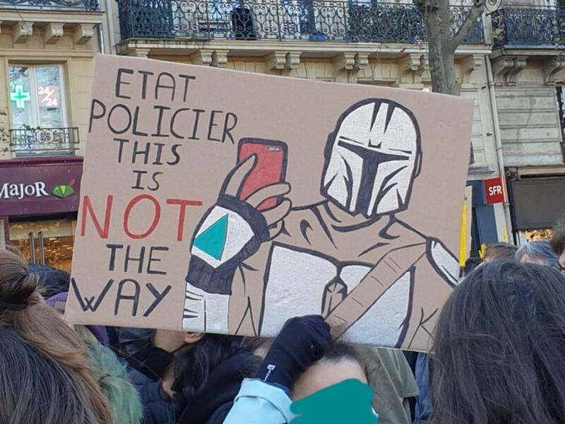 Thousands of protesters march in France against security law that bans filming police. (Image by @fatmaorgana / twitter)