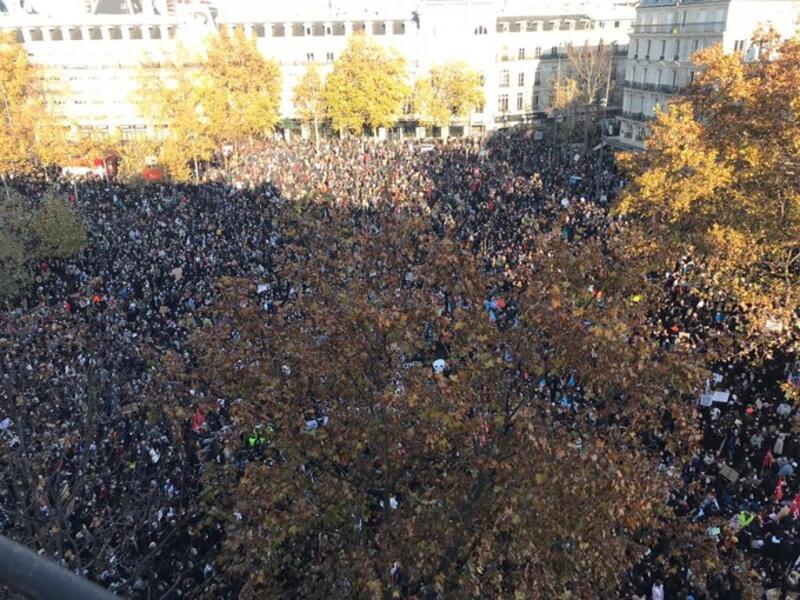 Thousands of protesters march in France against security law that bans filming police. ( twitter)