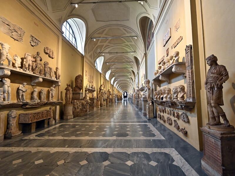 View of a corridor of the Vatican Museum (Musei Vaticani) taken on its reopening day to the public on February 1, 2021 in Vatican City, as the city-state eases its closure aimed at curbing the spread of the COVID-19 infection, caused by the new coronavirus. Andreas SOLARO / AFP