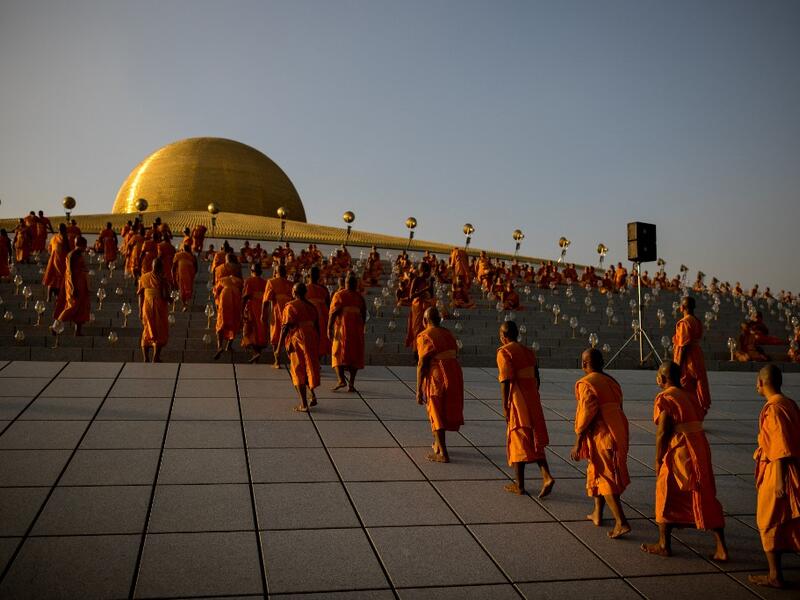 Buddhist monks prepare to take their place ahead of prayers during Makha Bucha celebrations at Wat Dhammakaya, north of Bangkok on February 26, 2021. Jack TAYLOR / AFP