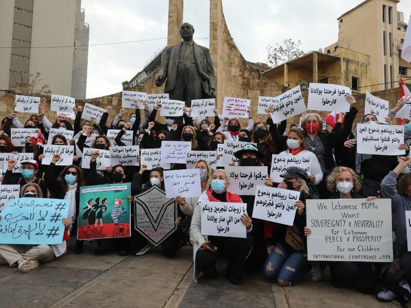 Lebanese women protest on the occasion of Mother's Day