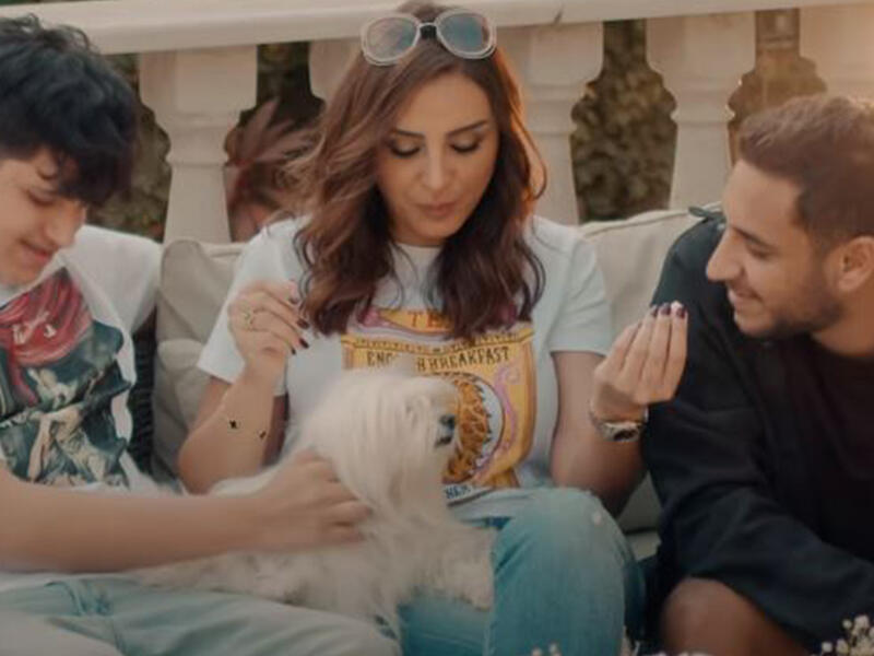 Egyptian singer Angham released a new music video titled Waddouni And Ommi (Take Me To My Mum)