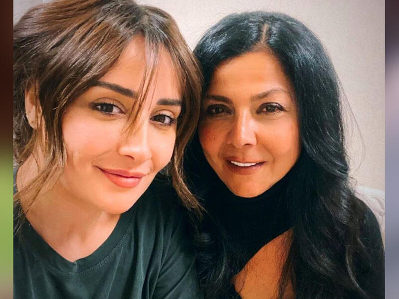 Sabah Jazairi with Syrian actress Kinda Hanna