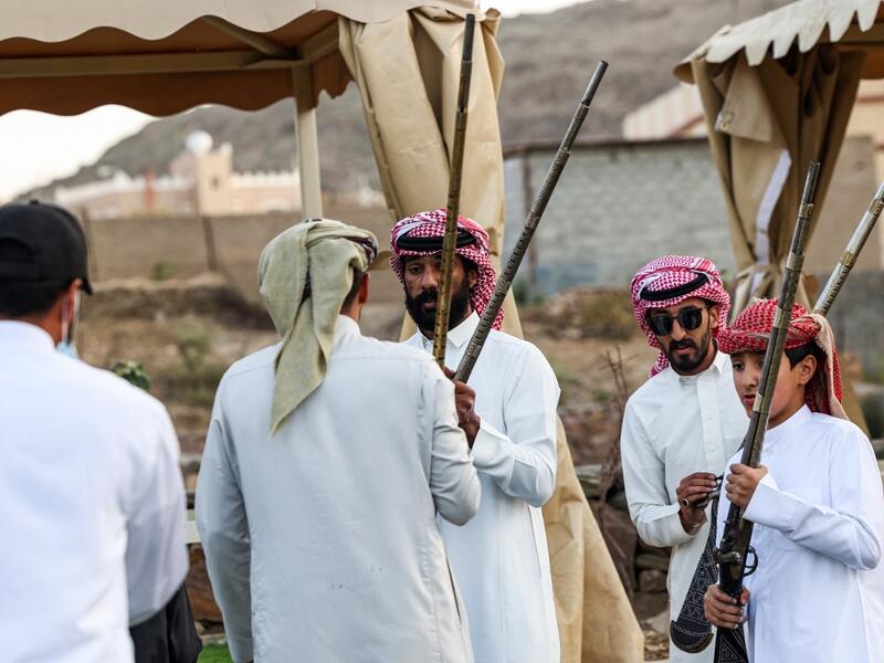 Taashir is a war dance performed in Taif
