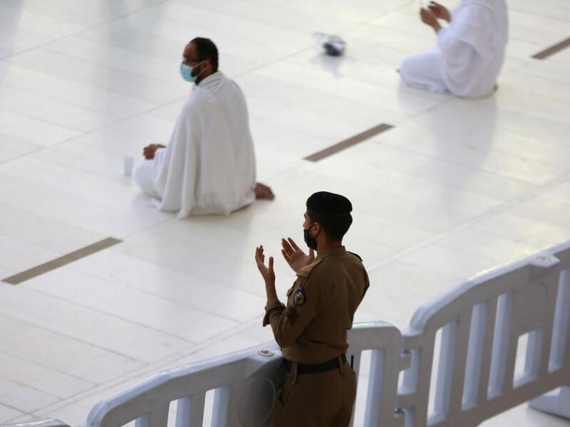 Immunised pilgrims in Mecca