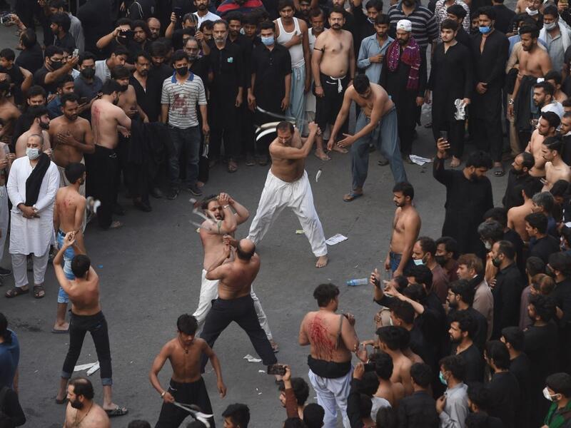 Shiite Muslim devotees take part in a procession to commemorate the death anniversary of Prophet Mohammad's companion and son-in-law Imam Ali in Lahore 