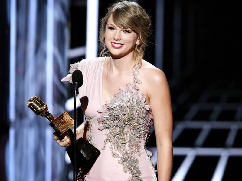 Taylor Swift   - Billboard Music Awards 2021