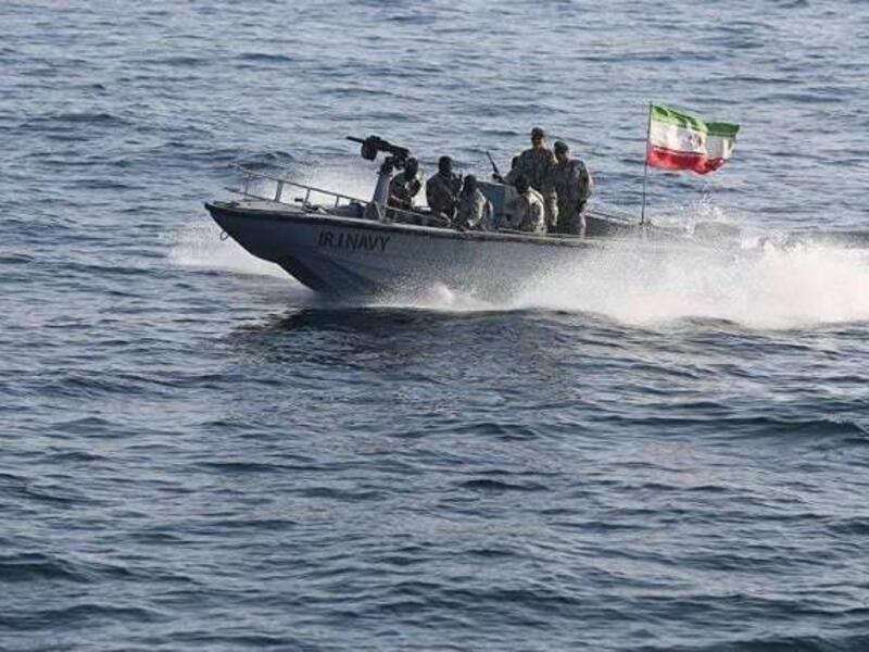 حريق بسفينة تدريب تابعة للبحرية الإيرانية عند مدخل الخليج وإجلاء الطاقم