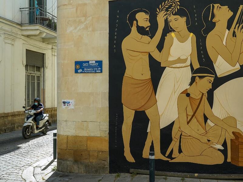 Fikos tries to combine ancient Greek mythology with the Byzantine iconography