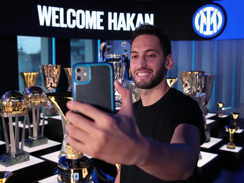 Turkey's Hakan Calhanoglu latest footballer to have played for rivals (Photo: Twitter)