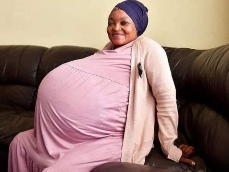 Gosiame Thamara Sithole, 37 years old, from Gauteng state of South Africa gave birth to 7 boys and 3 girls after surgery