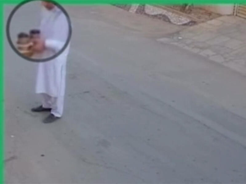 مندوب توصيل يبصق في أكواب القهوة قبل تسليمها في السعودية