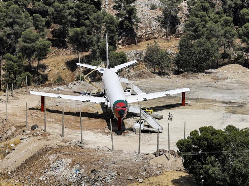 Palestinian twin turn airplane into a restaurant 