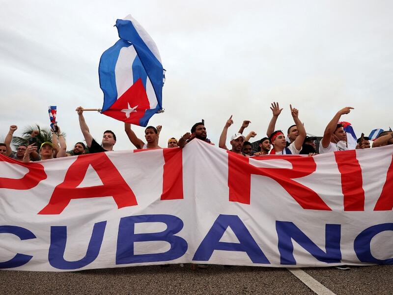 One man dead, hundreds arrested amid protests against economic crisis