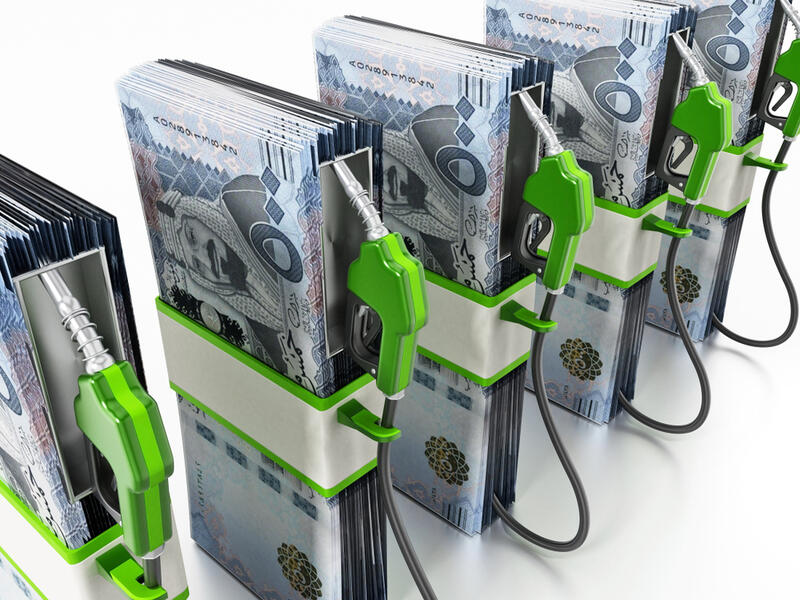 السعودية تحدد سقف السعر المحلي للبنزين