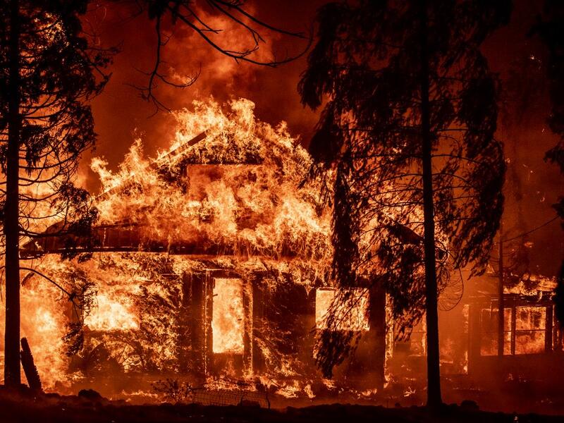 Thousands flee Dixie Fire in California