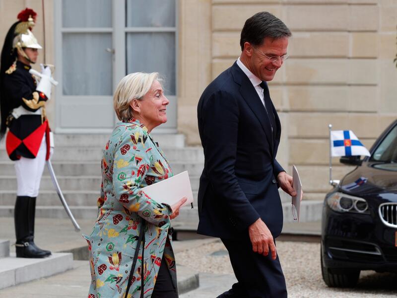 Two Dutch ministers resign over Afghan refugee issue