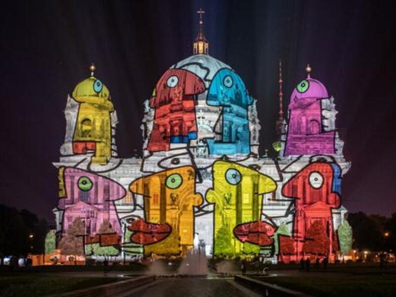 Despite the Coronavirus pandemic, the festival will go on. However, the festival's organisers have asked everyone to keep their distance and to wear masks. 