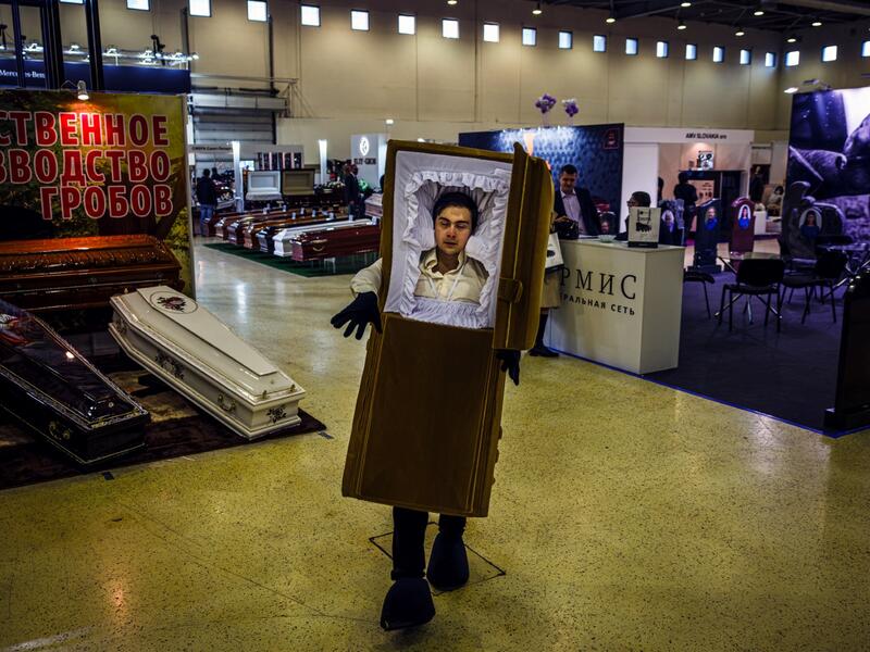 Funeral Exhibition Kicks off in Moscow