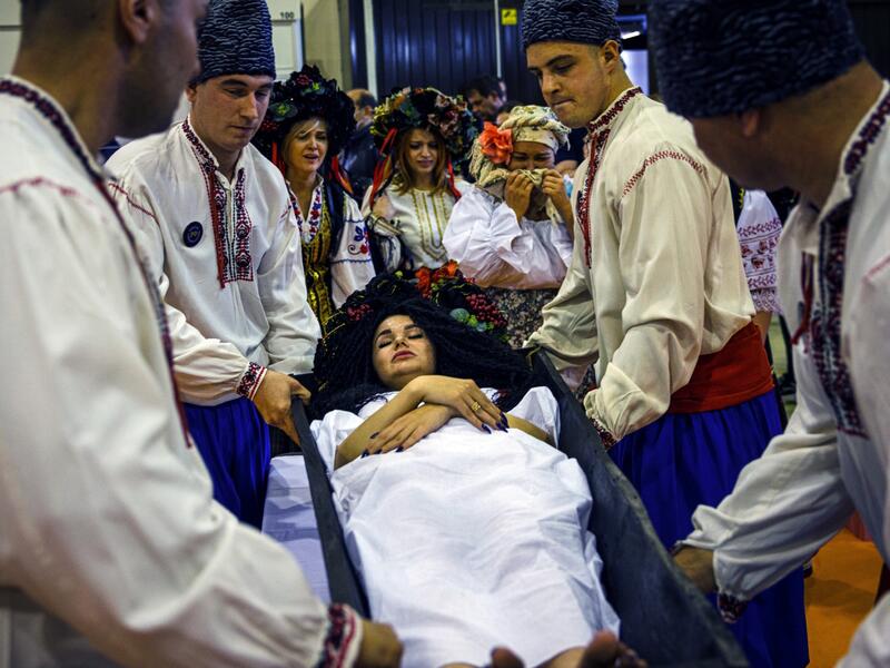 Funeral Exhibition Kicks off in Moscow