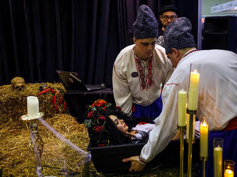 Funeral Exhibition Kicks off in Moscow