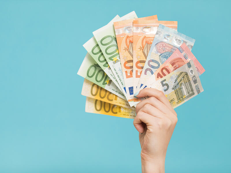 معنويات المستثمرين في منطقة اليورو تتراجع إلى أدنى مستوياتها في 6 أشهر 