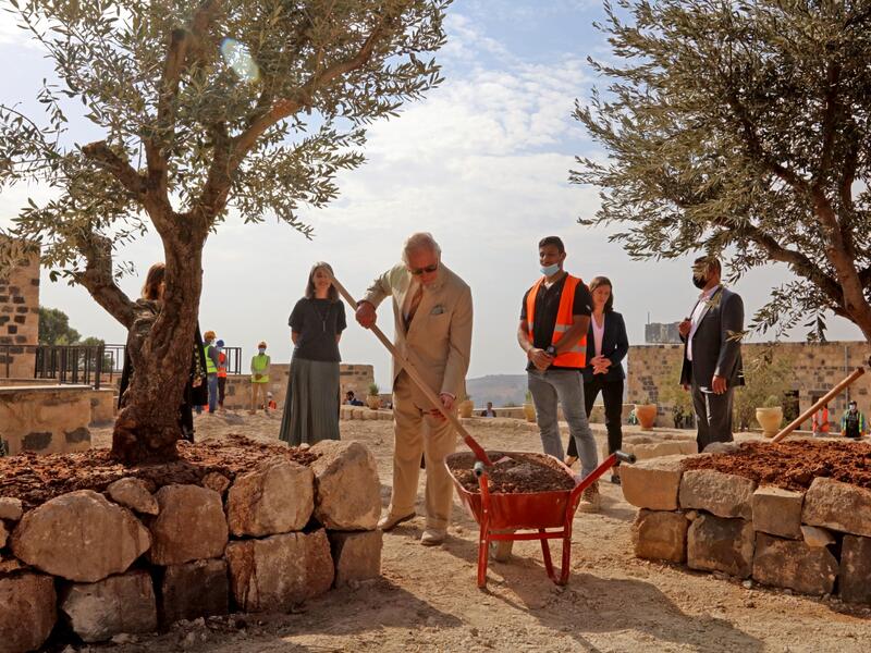 Prince Charles Makes 4-day Visit to Jordan, Egypt
