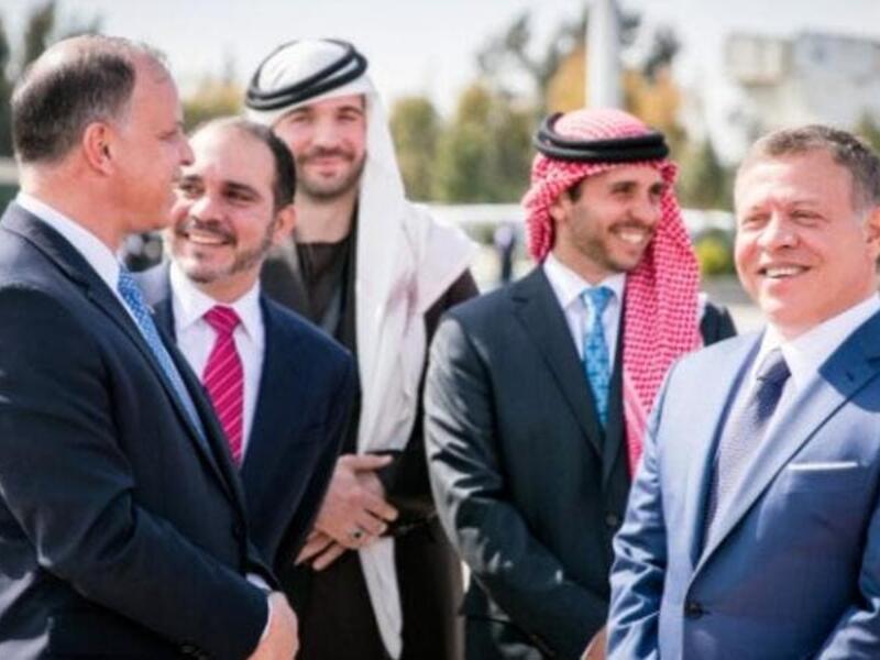 الملك عبدالله برفقة اشقائه 