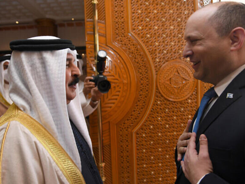Bahraini King Hamad bin Isa al-Khalifa (L) Meets With Israeli PM Bennett 