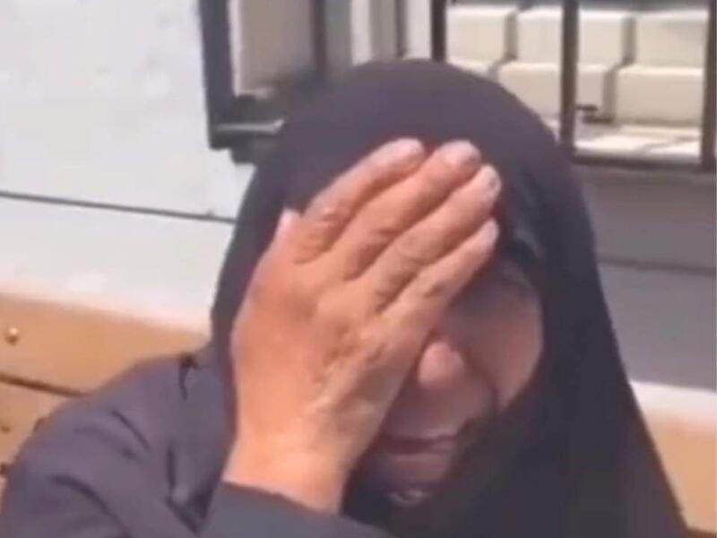 عمر جيليك عبر "تويتر": "إن العنف الذي تعرض له والدتنا ليلى محمد البالغة من العمر 70 عاما قد أحزننا جميعا".