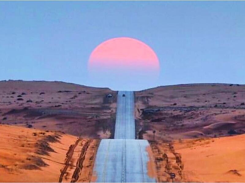 صورة ساحرة لطريق شمال حائل تلفت أنظار السعوديين
