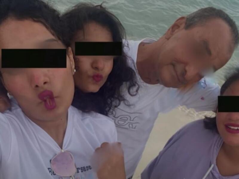 صورة متداولة عن رجل الاعمال الراحل محمد الامين مع مراهقات