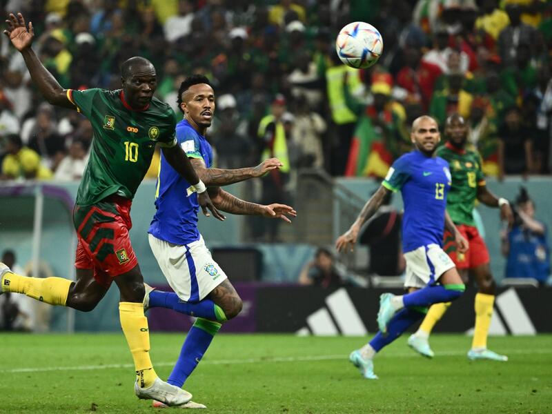 Cameroon's forward #10 Vincent Aboubakar (L) scores his team's first goal during the Qatar 2022 World Cup Group G football match between Cameroon and Brazil at the Lusail Stadium in Lusail, north of Doha on December 2, 2022. (Photo by Jewel SAMAD / AFP)