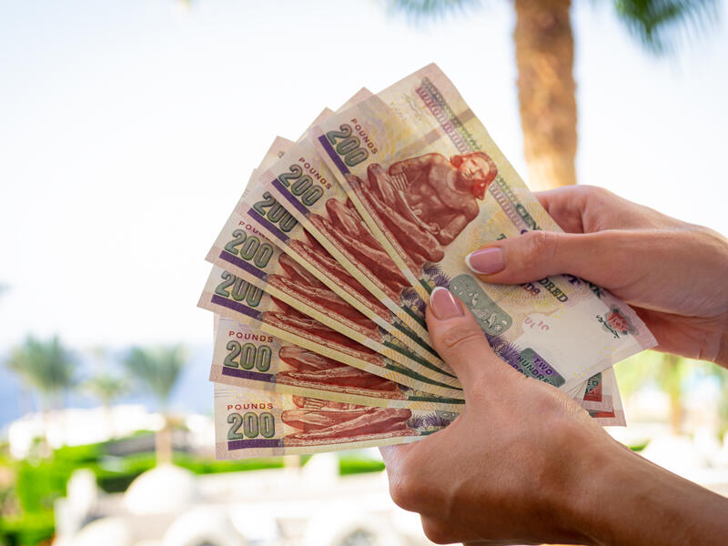 Egyptian pound slides