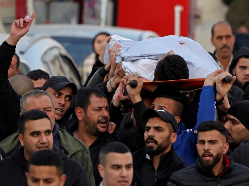 قوات الاحتلال تقتحم نابلس فجر الاثنين 