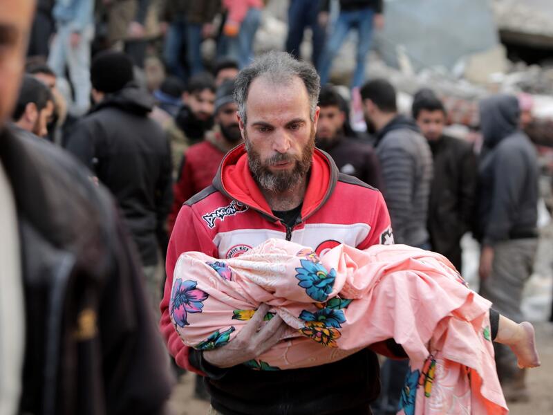 Earthquake victims 
