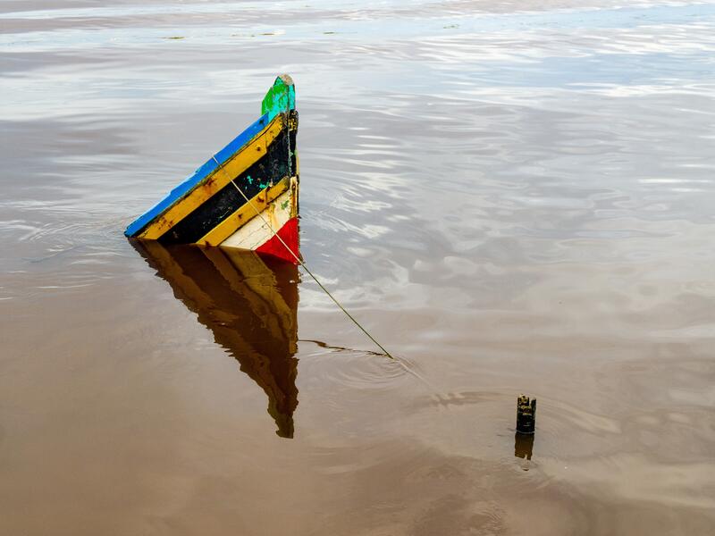 15 child dead, 25 missing in boat sinking accident