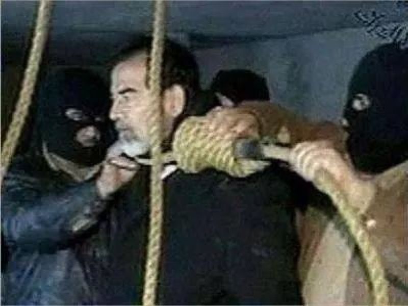رفض الراحل صدام حسين وضع كيس على رأسه لحظة تنفيذ حكم الإعدام بحقه